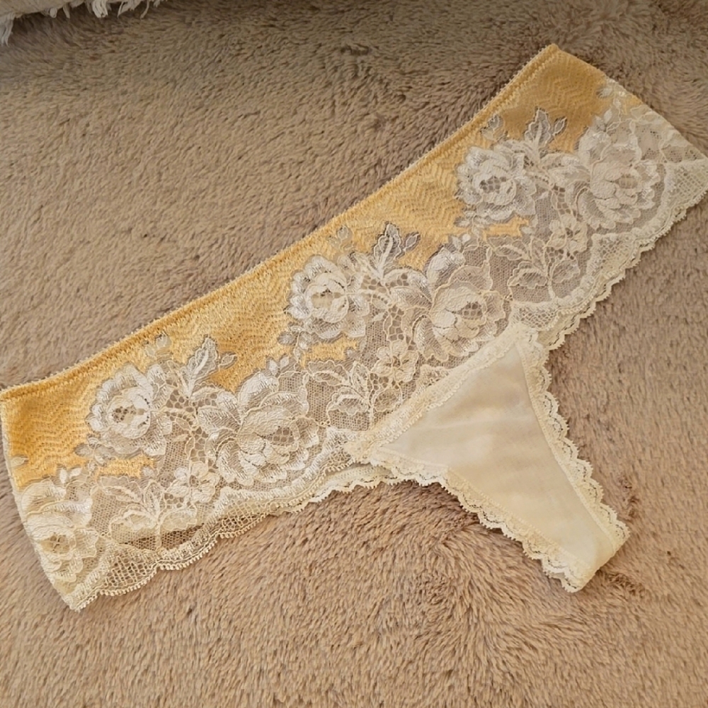 Elegant Lace Women's Thong Panty in Cream